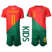 Camiseta Portugal Bruno Fernandes #8 Primera Equipación para niños Mundial 2022 manga corta (+ pantalones cortos)